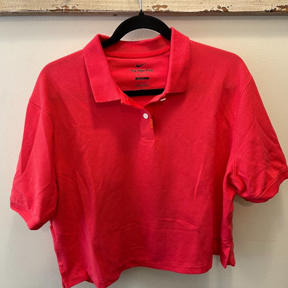 The Nike Women's Polo Fucsia